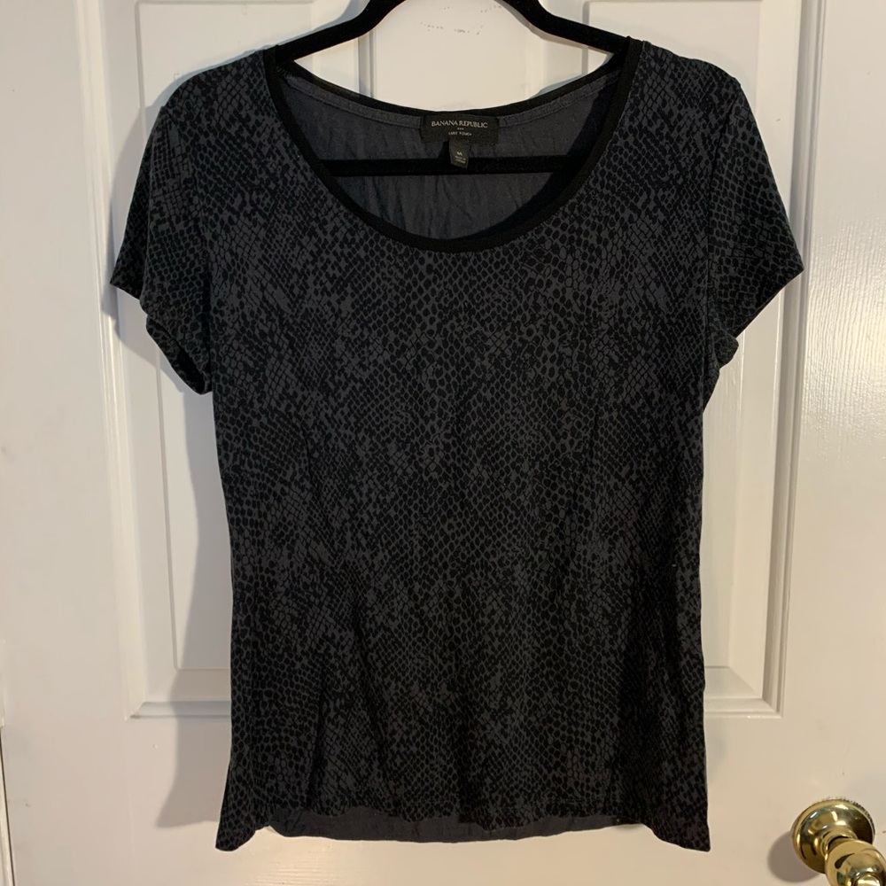 Banana republic snake skin top💖